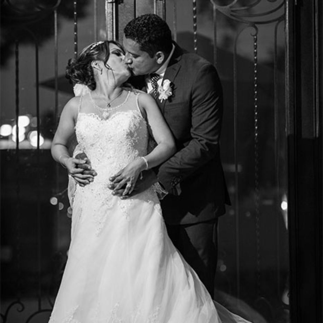 wedding couple kissing